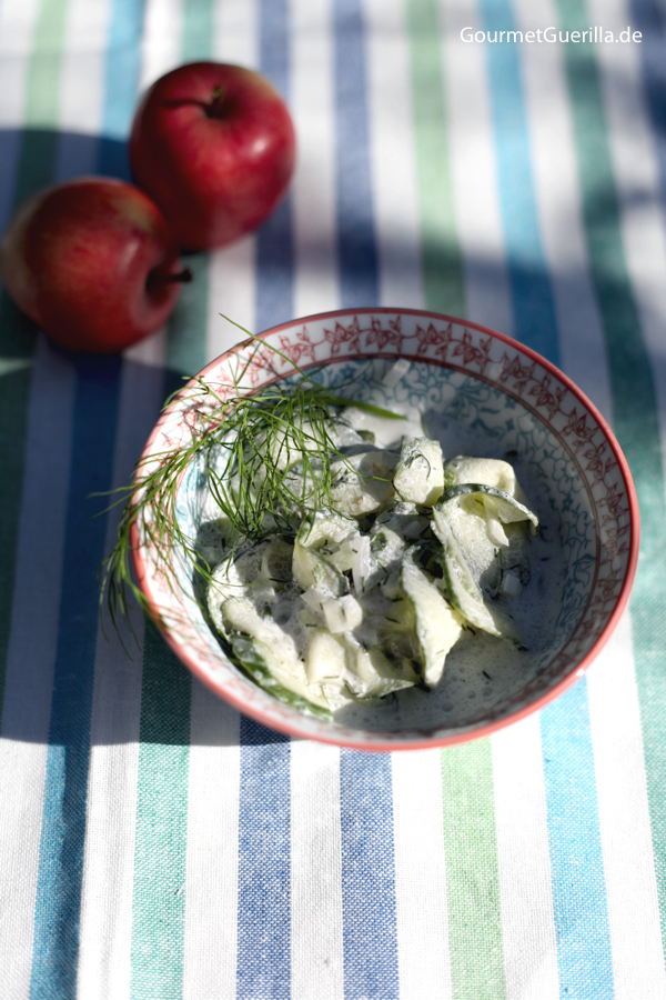  Pumpkin and apple potato mashed with bratwurst and cucumber salad #recipe #gourmet guerrilla 